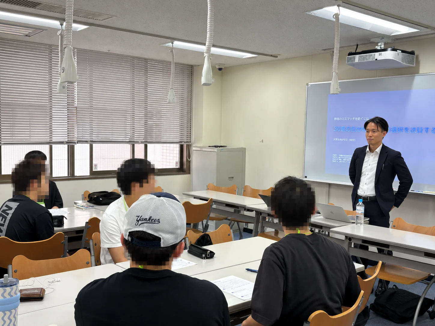 「新卒のミスマッチを防ぐには ― 30歳の自分から、今の選択を逆算する」をテーマに90分のゼミを実施